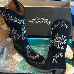 New in box agave sky black suede boots